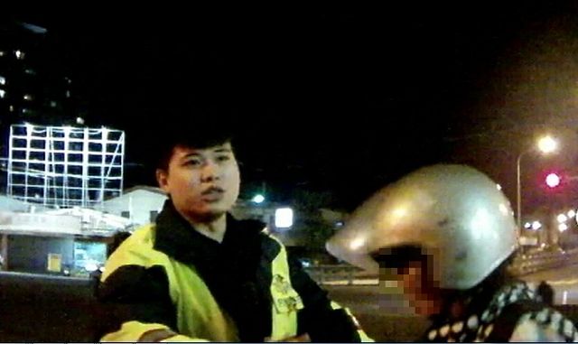 失智婦人誤闖車陣 耐心警勸助返家