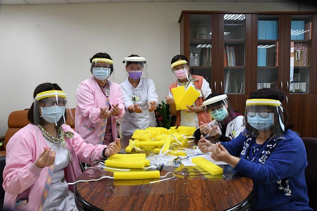 “守”護面罩自製安心,醫護衝鋒陷陣攏免驚 “守”護面罩自製安心,醫護衝鋒陷陣攏免驚