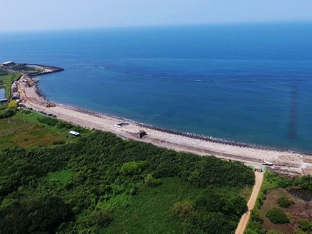 秘境變身後花園　聖約翰科大攜手第十河川局維護淡水新埔海堤