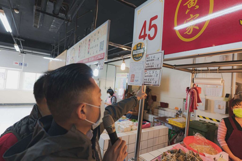 安心國產食材每日驗菜是關鍵 教育部清早視察竹市營養午餐 安心國產食材每日驗菜是關鍵 教育部清早視察竹市營養午餐