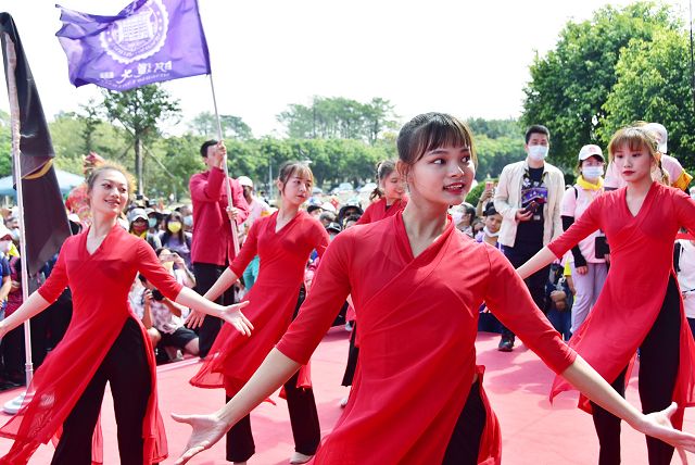 明道大學農業生展創意　千萬農機喜迎媽祖