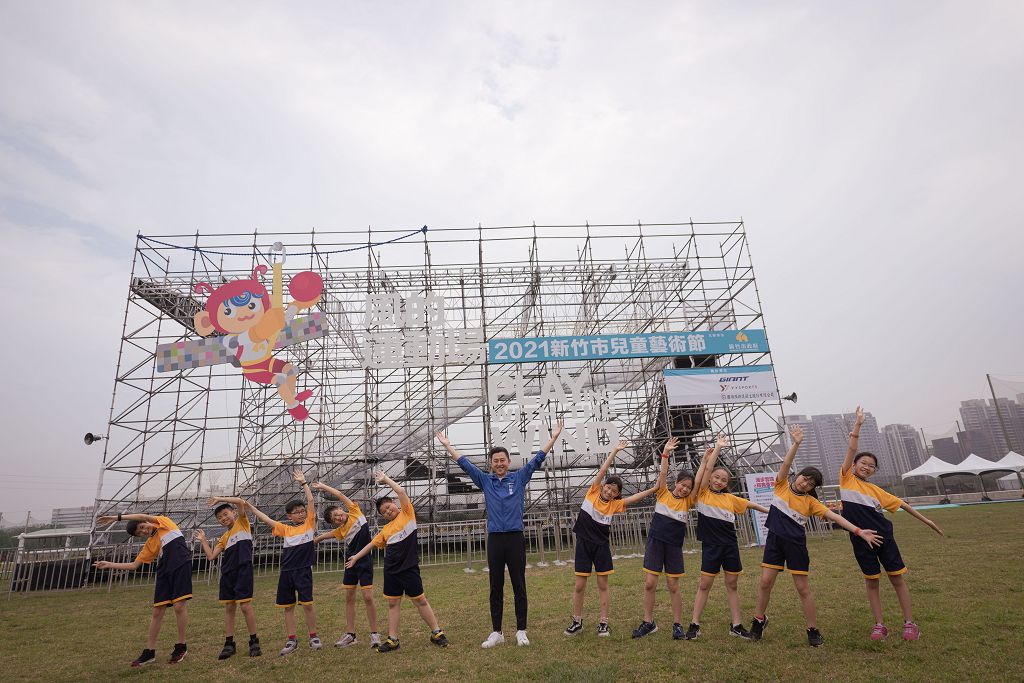 新竹市全中運代表隊宣示奪金決心 副市長沈慧虹授旗與選手高喊「新竹市、金牌」 新竹市全中運代表隊宣示奪金決心 副市長沈慧虹授旗與選手高喊「新竹市、金牌」