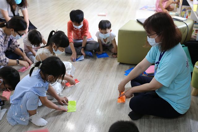 中市圖志工隊首獲全國績優文化志工團隊獎