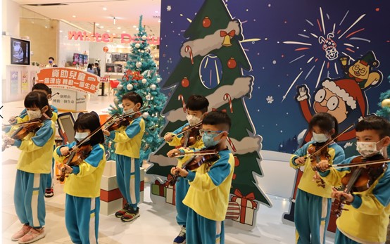 秀泰之愛 守護兒童 世展會聖誕送奇蹟公益活動開跑