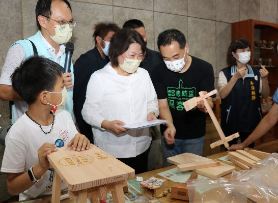 友善特派員讓嘉義市有愛無礙 嘉義市友善生活資訊網啟用