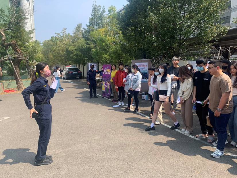 中警六分局宣導、執法併重落實行人正義 前進校園宣導大學生闖關好開心