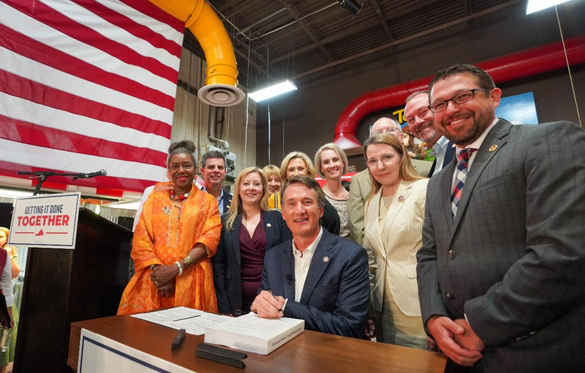 Governor Glenn Youngkin and Lieutenant Governor Winsome Earle-Sears Pose for A Photo With Lawmakers after Ceremonially Signing the Budget at Tom Leonard's Farmer's Market on Tuesday, June 21, 2022. Official Photo by Christian Martinez, Office of Governor Glenn Youngkin.