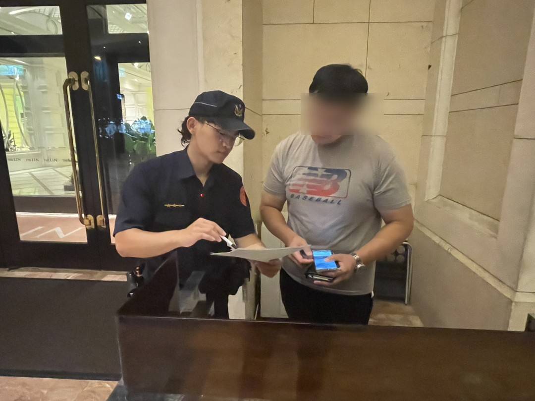 韓客來台旅遊手機「對郎造」實習警「一經驗」成功化解