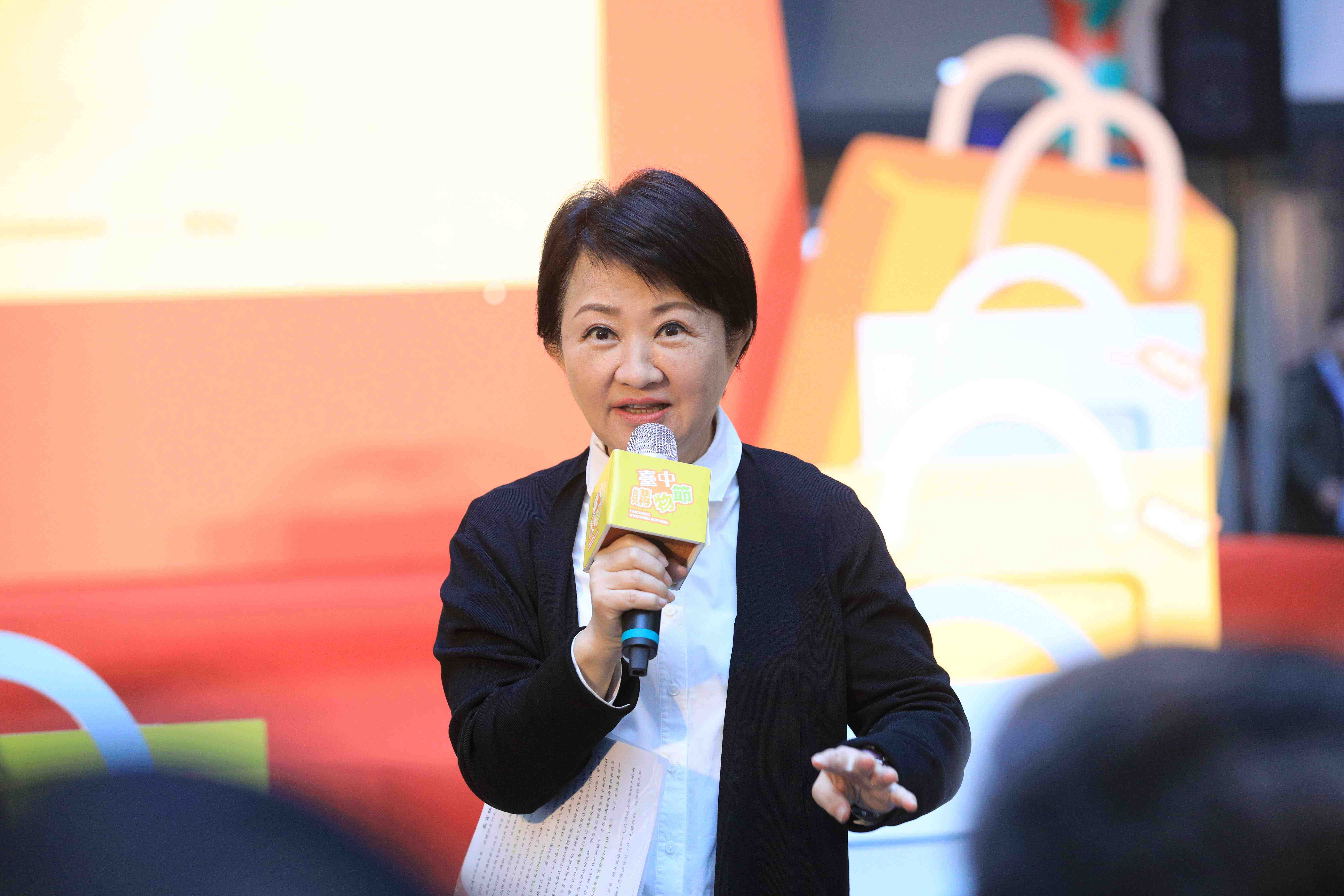 盧市長熱情call out好宅中獎人 更邀集現場大家一起跟黃小姐說聲 恭喜