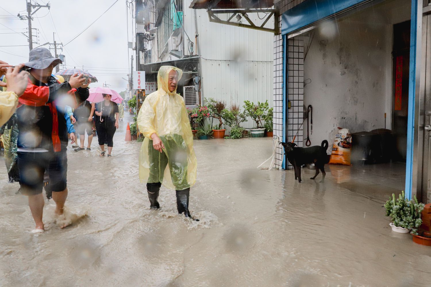 凱米颱風豪雨不斷　翁章梁掌握災情、水上鄉勘災