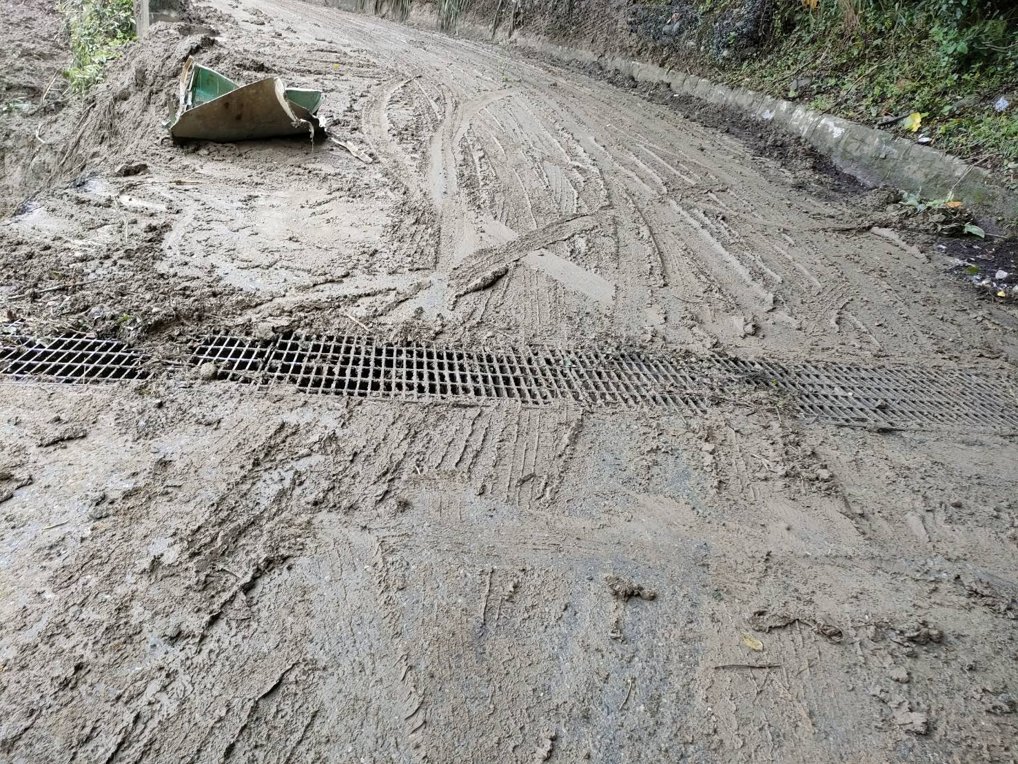 山嶺福德廟的道路修復工程公告