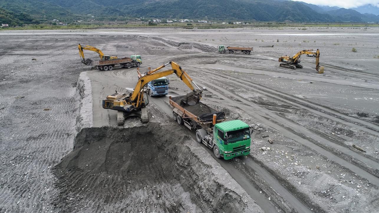 中央地方合作持續加強河川排水清疏 增加河防安全並兼顧穩定砂石供應