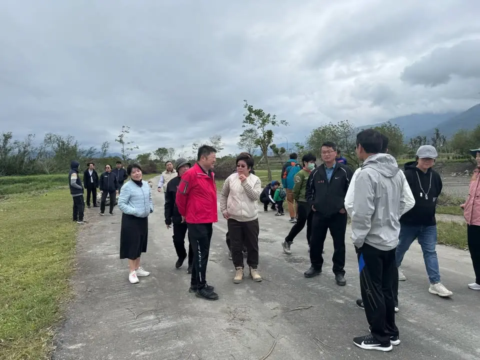 張峻議長與黃玲蘭議員聯合跨黨派議員會勘啟模濕地公園 建請主管機關積極處理改善