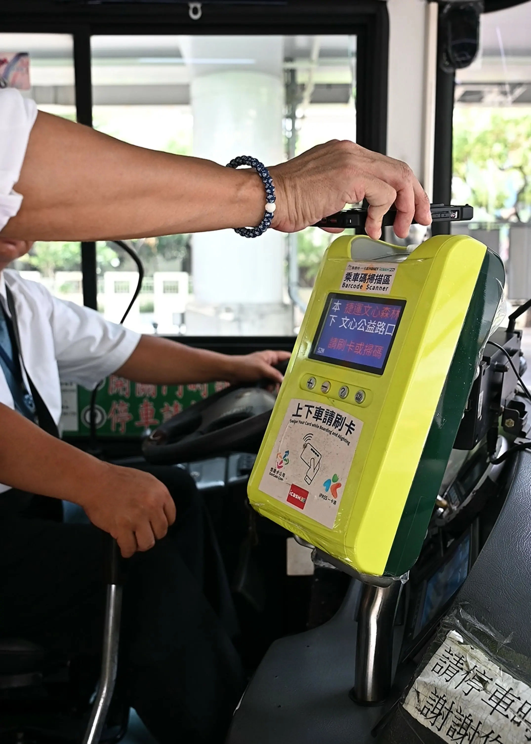 永居外籍朋友享台中雙十公車申請熱烈  3/21起市民限定乘車碼ㄟ通