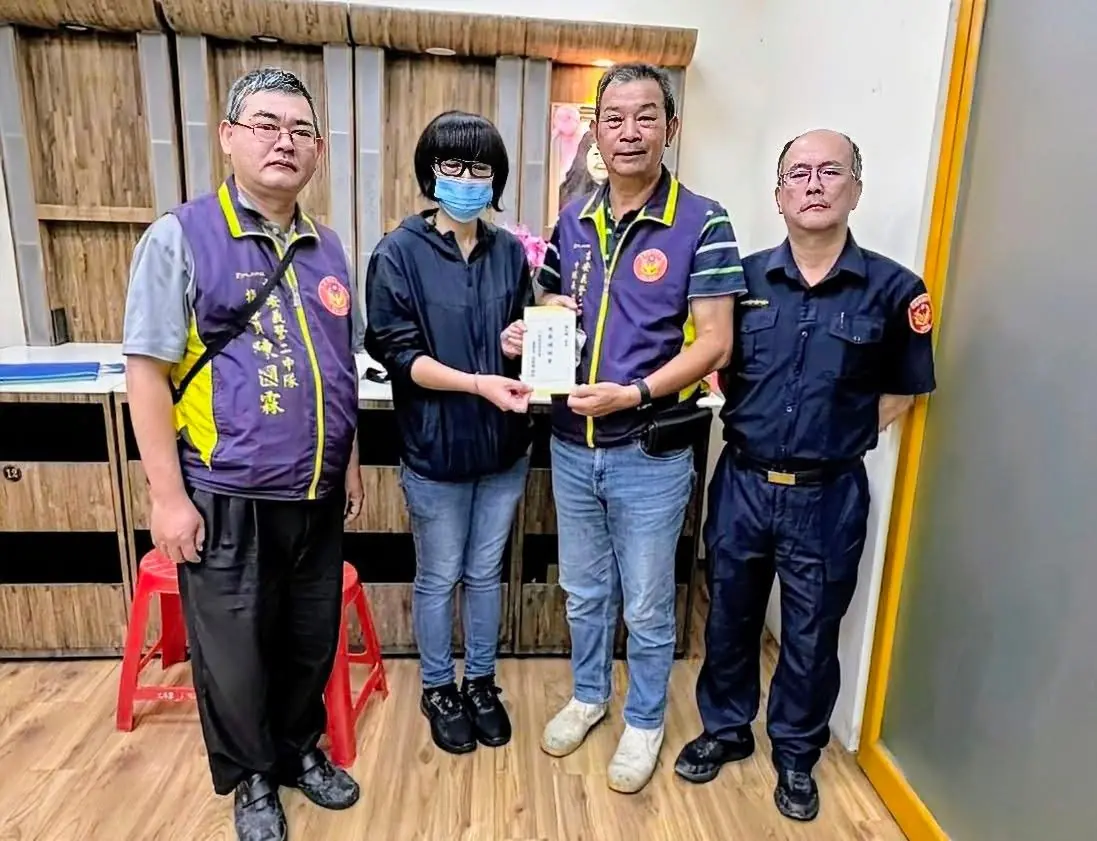 吉安警偕吉安義警第二中隊捐助棺木及骨灰罈資助弱勢家庭