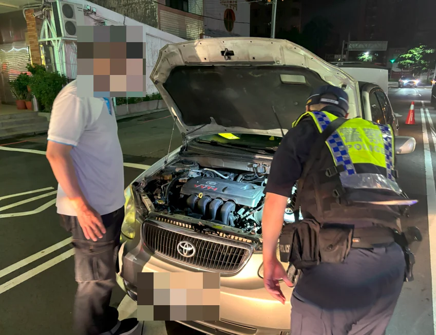 夜半車熄火卡馬路 巡邏暖警不忍「出手」了 36 72e6f6e0f08ca88