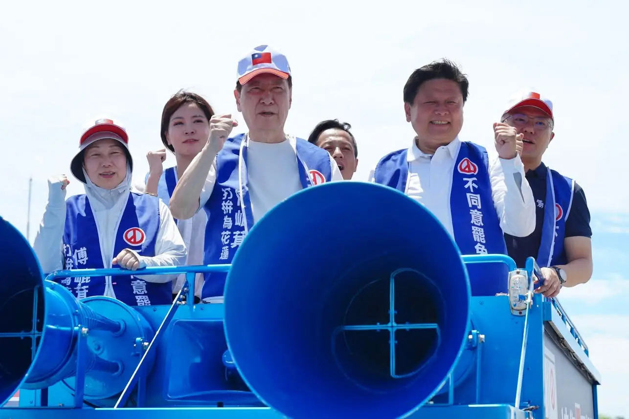 趙少康與北市議員聲援傅崐萁　嚴斥童子賢「罷免前夕抹黑縣府」不負責任