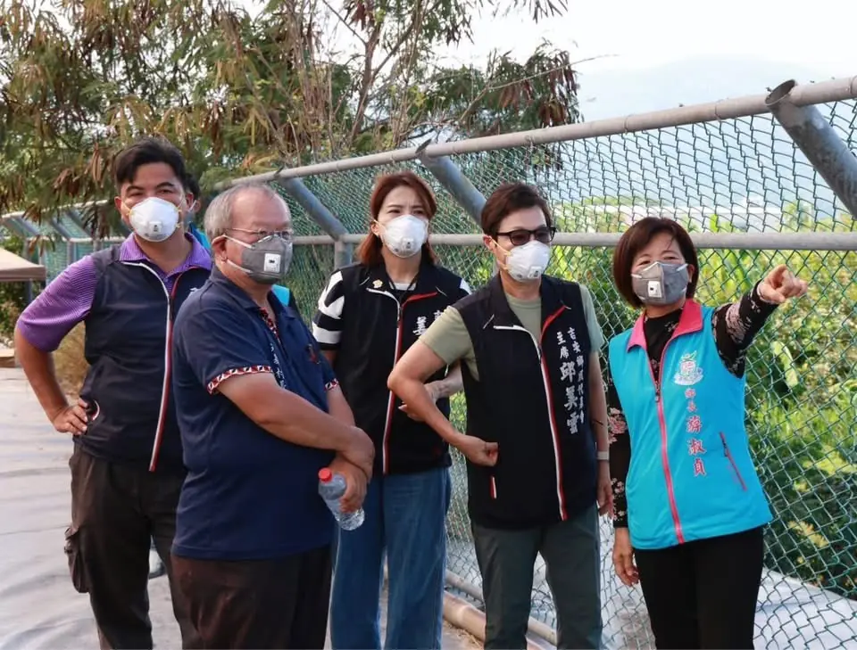 吉安鄉資源回收貯存場火警延燒後續 鄉公所團隊正積極面對進行應變處置 吉安鄉資源回收貯存場火警延燒後續 鄉公所團隊正積極面對進行應變處置
