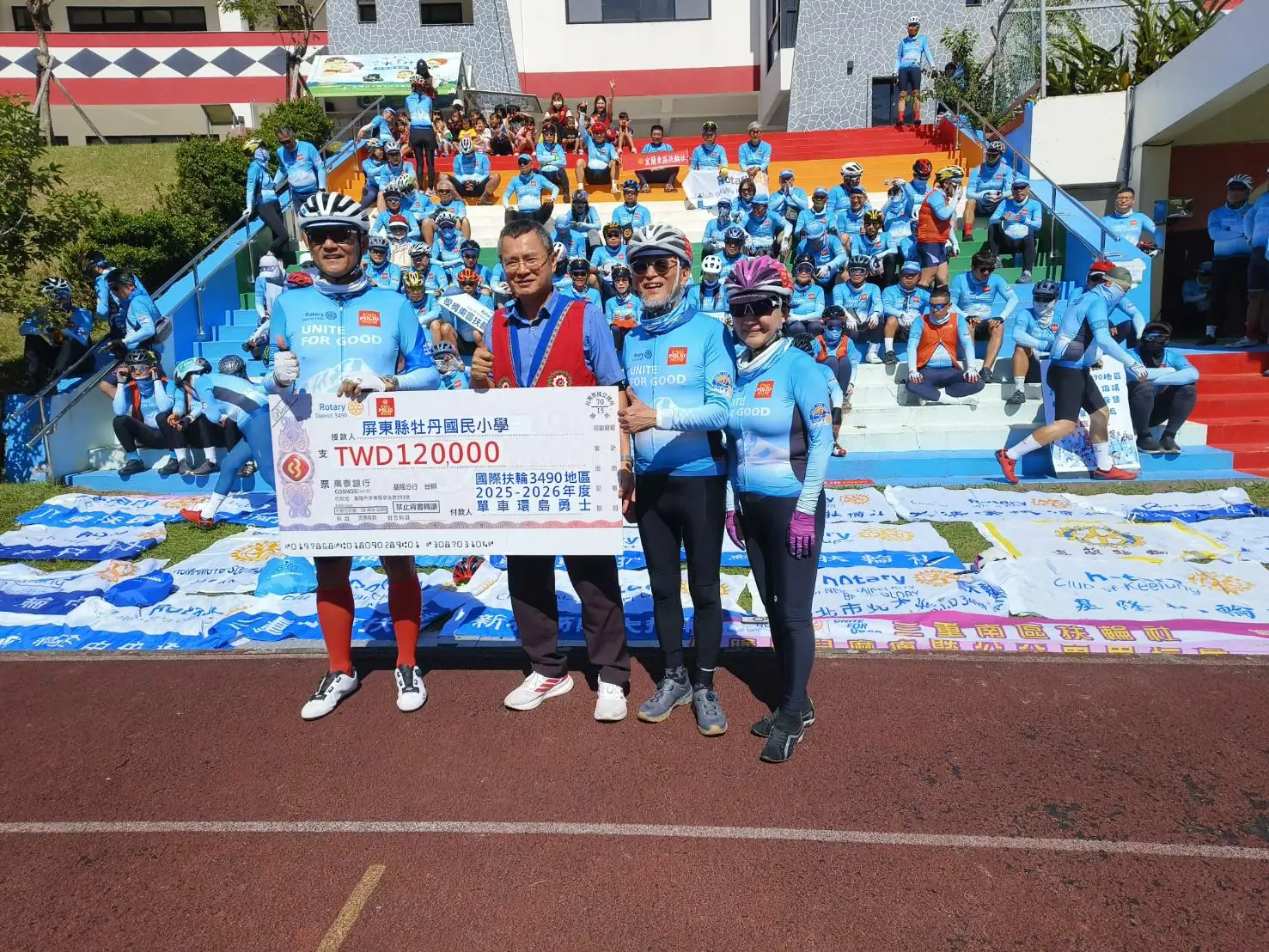 團結行善榮耀扶輪 3490地區愛心環島助力牡丹國小圓夢跨國文化交流 5 屏東牡丹國小棒球隊明年二月與紐西蘭毛利人進行文化交流,國際扶輪3490地區公益單車環島號召社友捐贈一筆12萬元的捐款,做為推動此國際教育合作的經費。