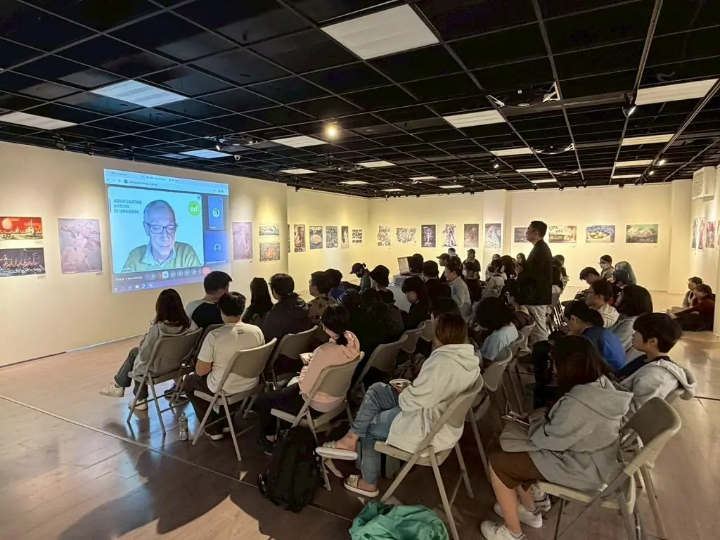 玄奘大學2025國際插畫設計學術展登場 11國藝術家共展當代創意與AI新風潮 玄奘大學2025國際插畫設計學術展登場 11國藝術家共展當代創意與AI新風潮