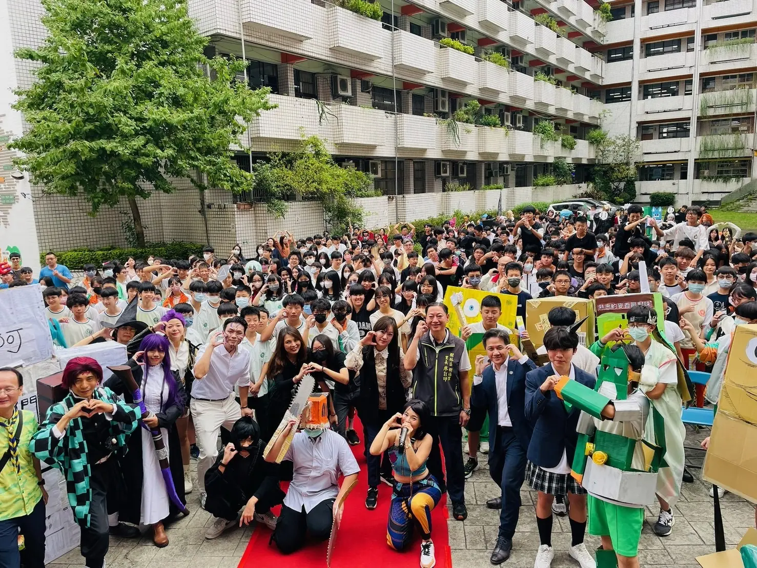 20年老校角落變魔法廣場!呂家愷推動「2校共享空地」 化身獵魔女團華麗登場 20年老校角落變魔法廣場!呂家愷推動「2校共享空地」 化身獵魔女團華麗登場