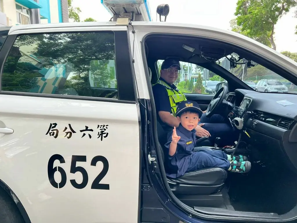 警察哥哥姐姐走進教保中心 陪學童學防身、識危機好安心 警察哥哥姐姐走進教保中心 陪學童學防身、識危機好安心