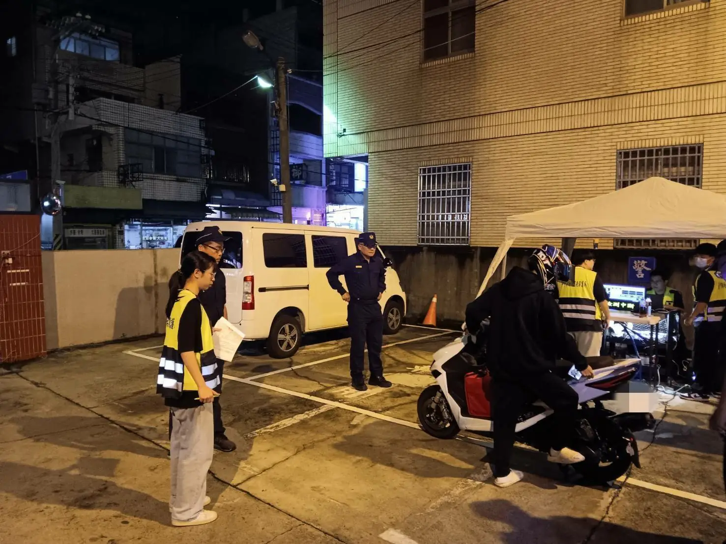 噪音零容忍 烏日警結合環保局強力取締噪音改裝車 1 7574e10ee8174c8