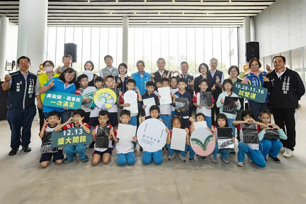 臺中綠美圖今日試營運開幕  吸引民眾排隊入館現場氣氛熱烈 臺中綠美圖今日試營運開幕  吸引民眾排隊入館現場氣氛熱烈