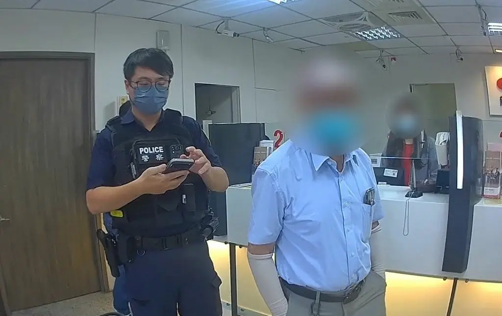 女友人急求助藏陷阱!82歲男險遭詐3萬 警一句話救荷包 女友人急求助藏陷阱!82歲男險遭詐3萬 警一句話救荷包