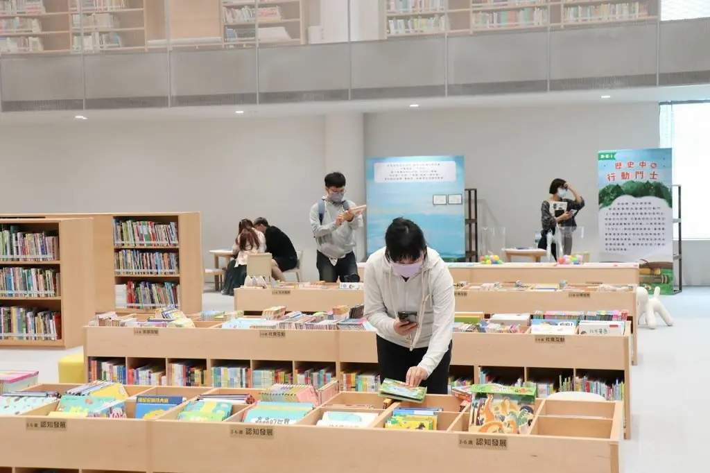 臺中綠美圖今日試營運開幕 吸引民眾排隊入館現場氣氛熱烈 3 a88446e9315d1db