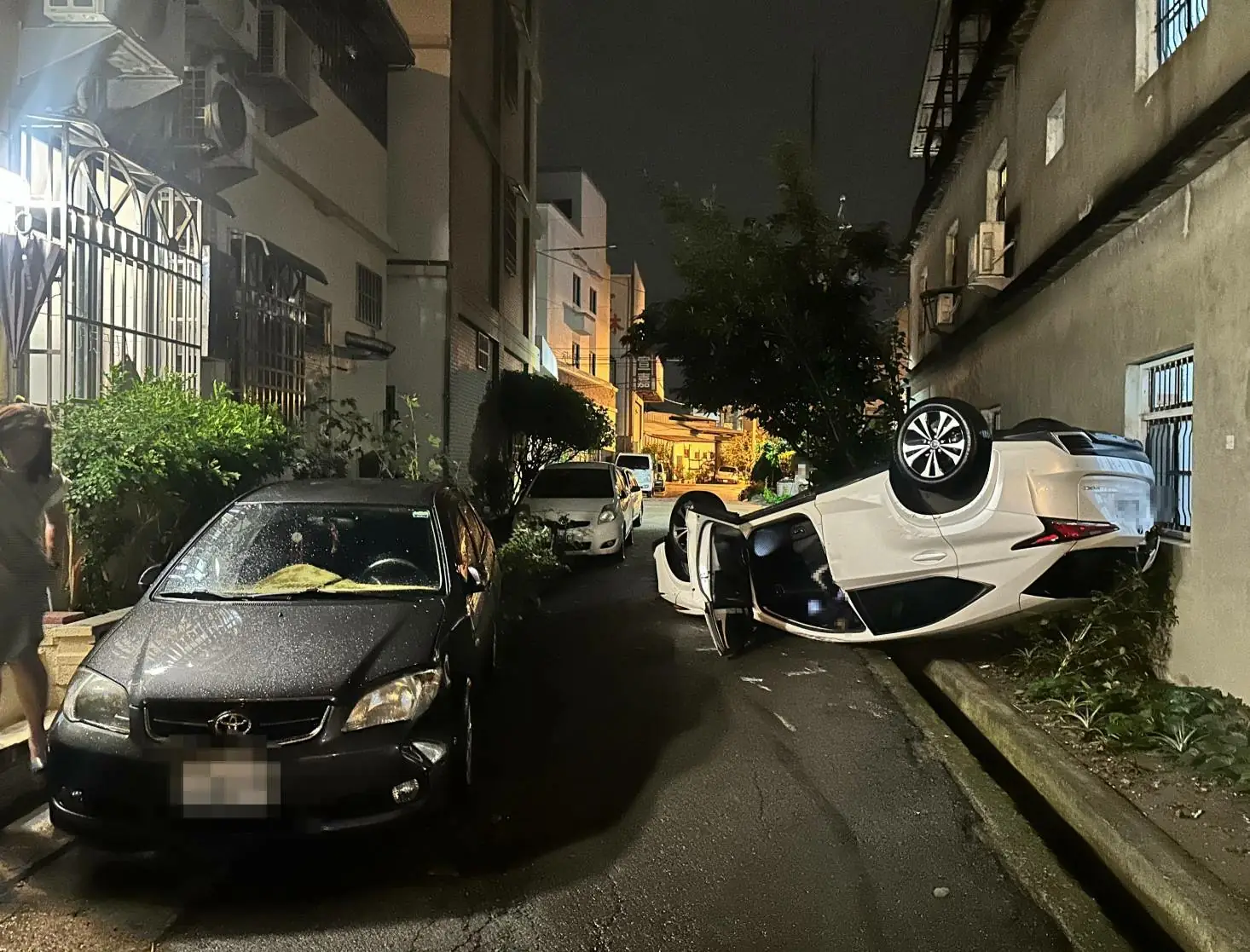 大雅酒駕事故!男子自撞停車翻覆 警方依法偵辦 3 ae2fb6cf871d0a4