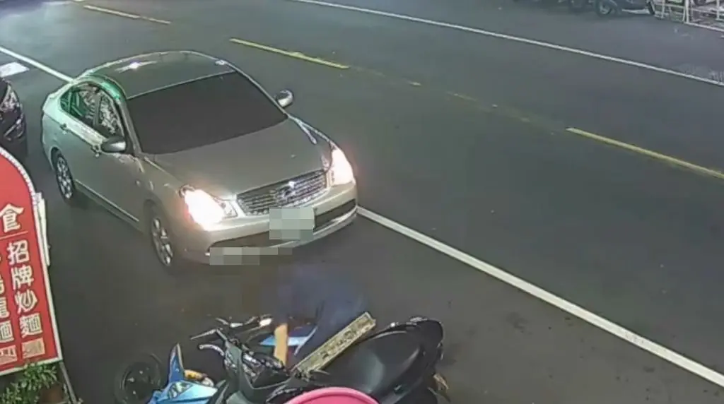 台中婦開車擦撞機車不報警離開 警方揭:這樣算肇逃 台中婦開車擦撞機車不報警離開 警方揭:這樣算肇逃