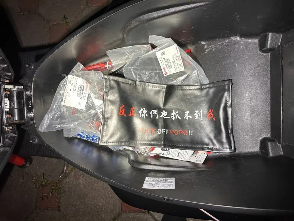 慘爆!妙齡女深夜騎翹牌噪音車 囂張車牌套寫反正你們也抓不到我被扣車慘了 4 d120e213ff3e105