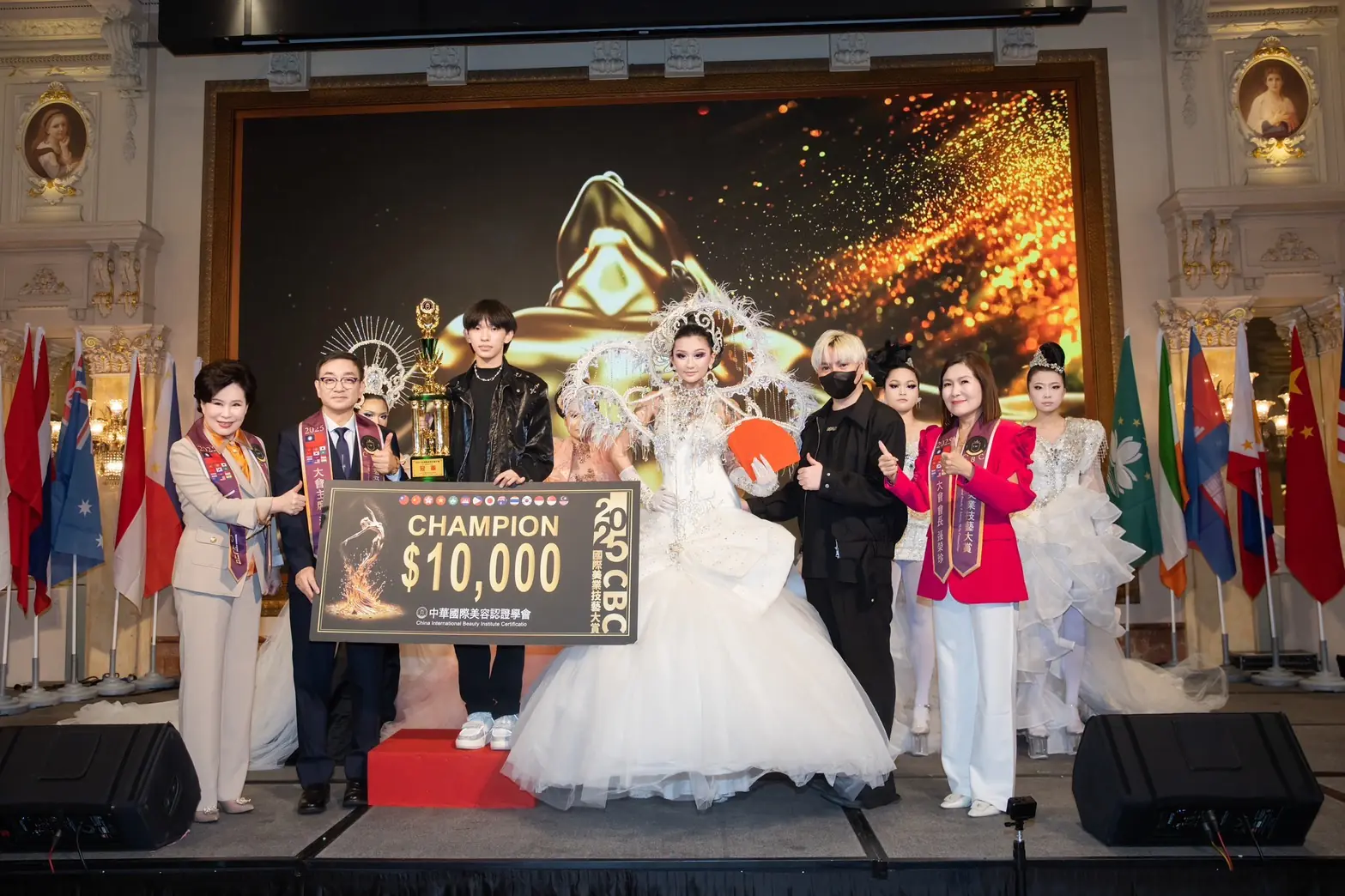 2025CBC國際美業大賽暨展演 2,700人擠爆會場熱潮席捲全場 2 056f9cfbedcfe92