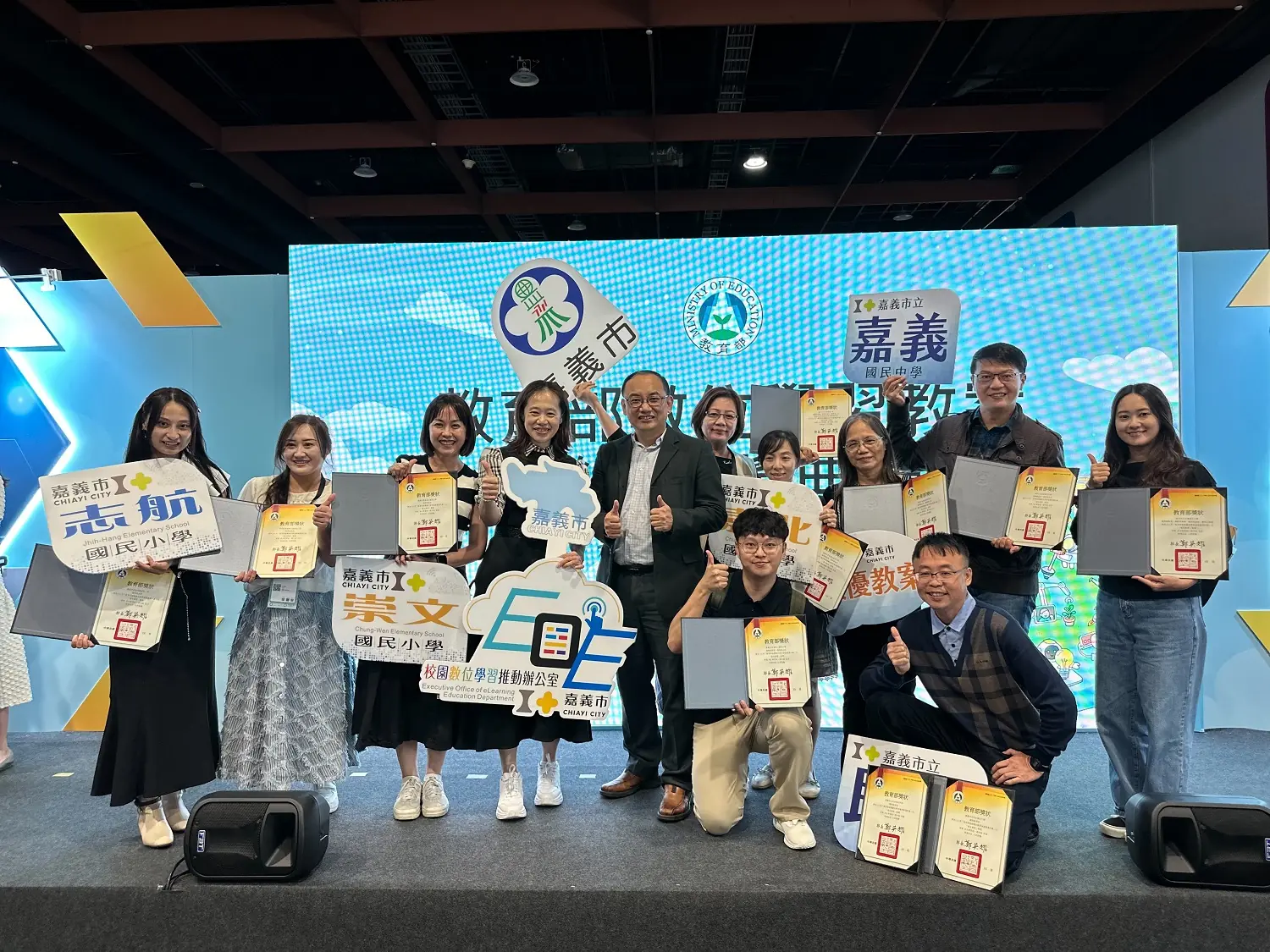 教育部數位學習績優 民生國中雙特優、崇文國小奪卓越獎 教育部數位學習績優 民生國中雙特優、崇文國小奪卓越獎