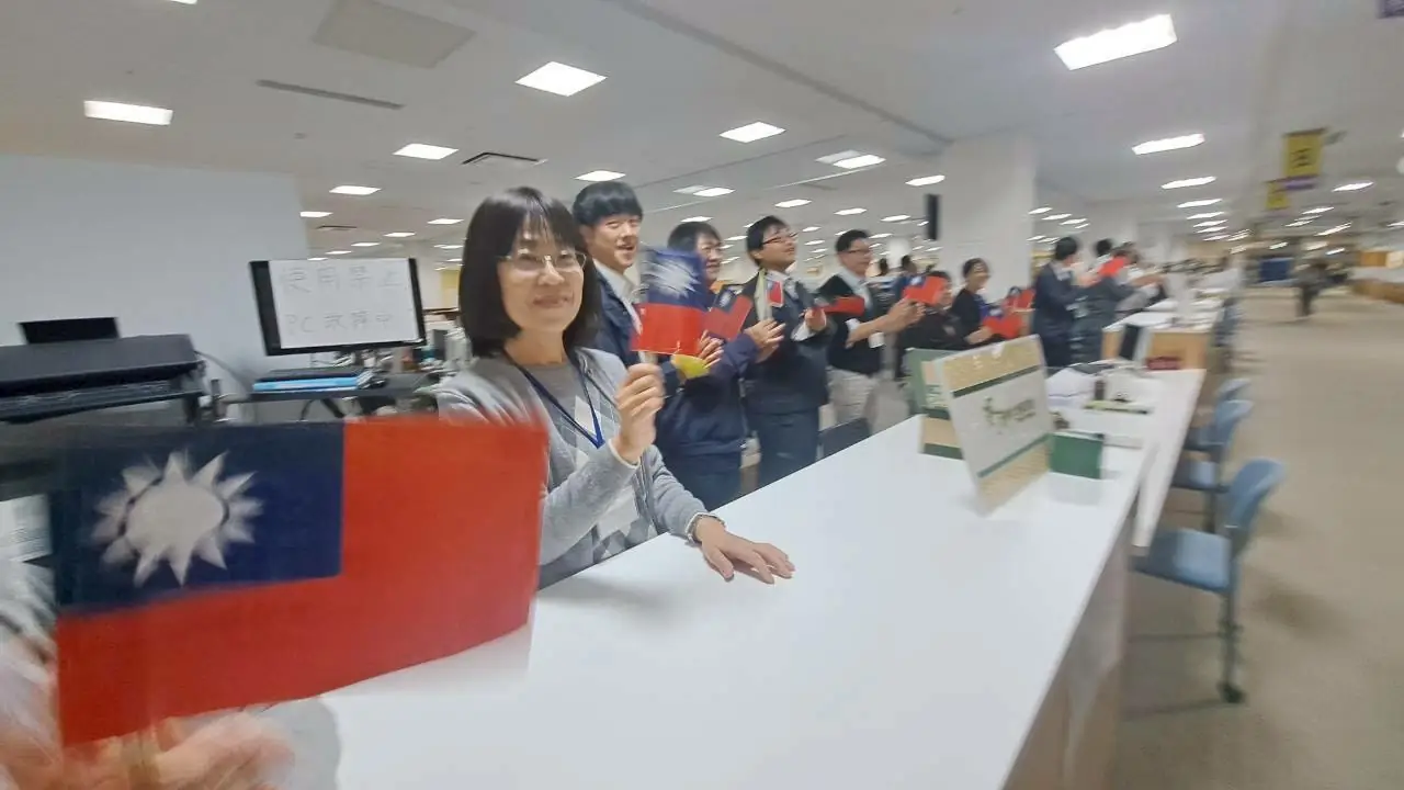 野柳地質公園今年１０月才與台灣地質公園學會一行20餘人前往下北地質公園拜會陸奧市市長山本之進行交流，受到熱烈的歡迎。