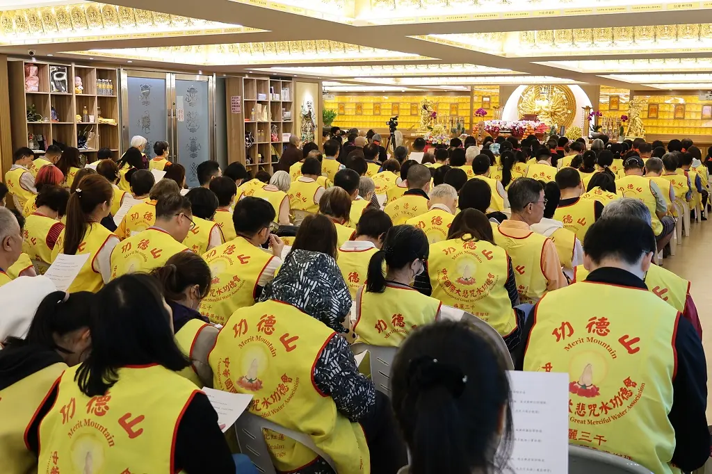 功德山台中遍灑三千 祈願社會安定與人心光明 4 7d0665438e81d8e