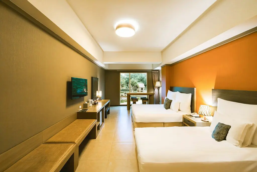 六福村黑色耶誕登場!六福莊住房送兩日門票還有免費接駁 2 8b612843f8eef6b