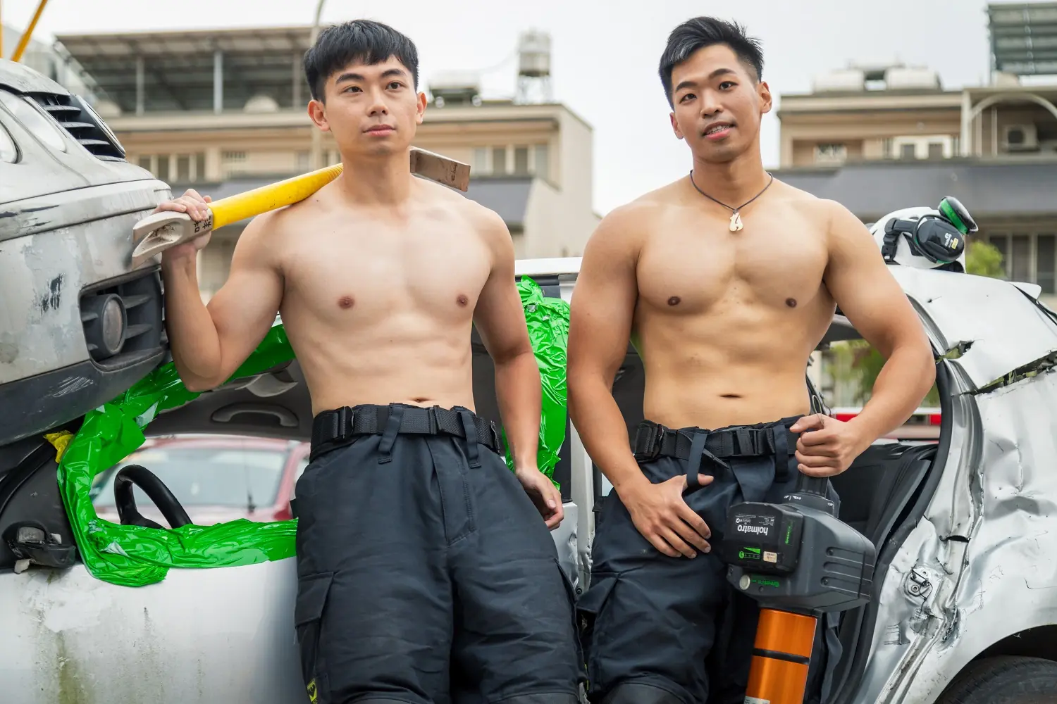 嘉義縣2026消防猛男桌曆登場 警消首度跨界合作吸睛亮相 嘉義縣2026消防猛男桌曆登場 警消首度跨界合作吸睛亮相