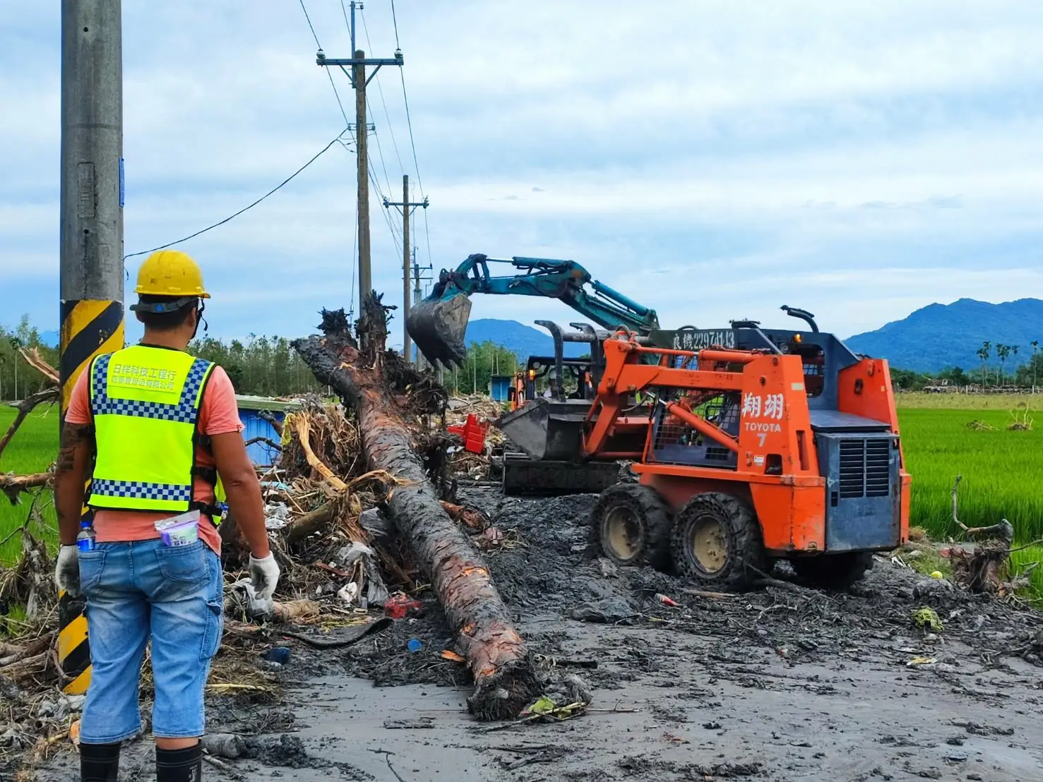花蓮重大災後復原重建，第一時間立即組隊前往光復鄉協助。