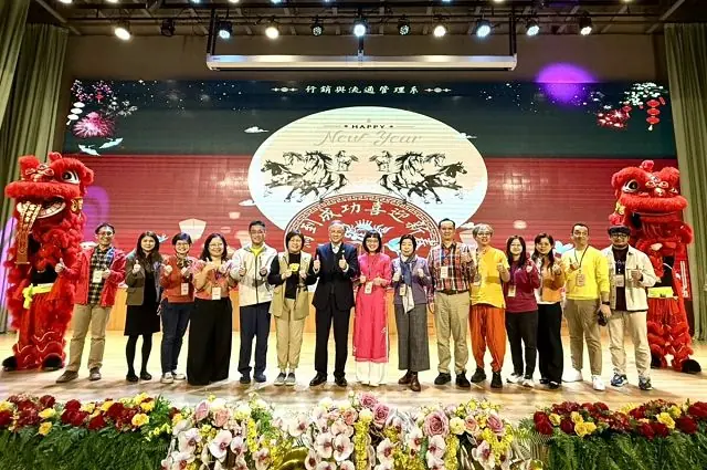 朝陽科大永續時尚走秀驚豔登場 感受節慶氛圍 5 4838144d78f056b