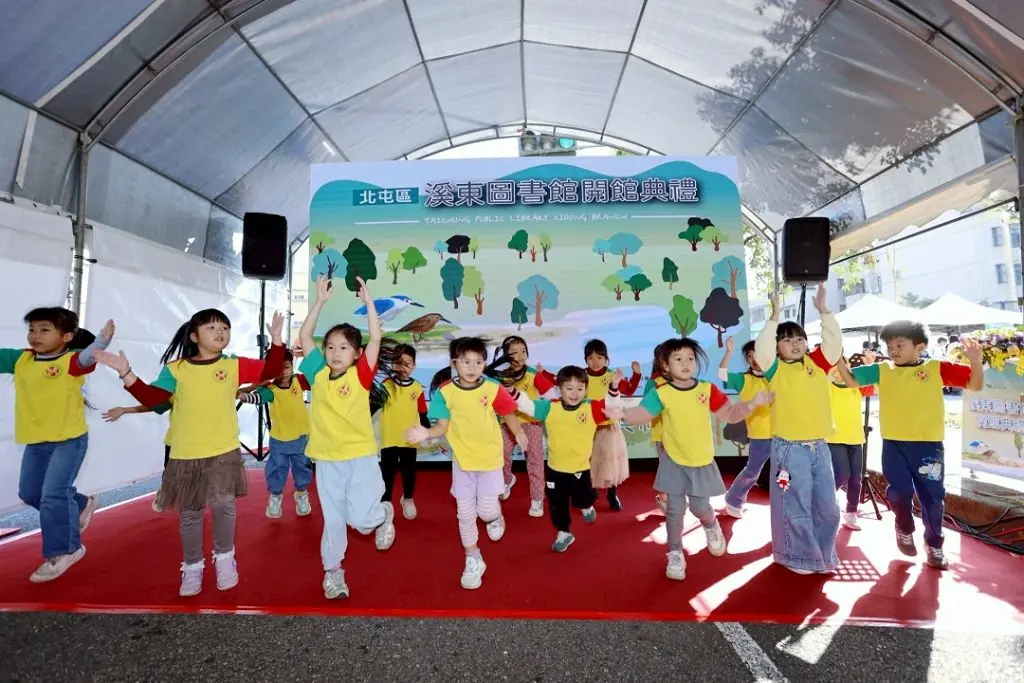 北屯溪東圖書館今開館 盧秀燕:打造會呼吸的閱讀空間 1 d1e4f75b361b850