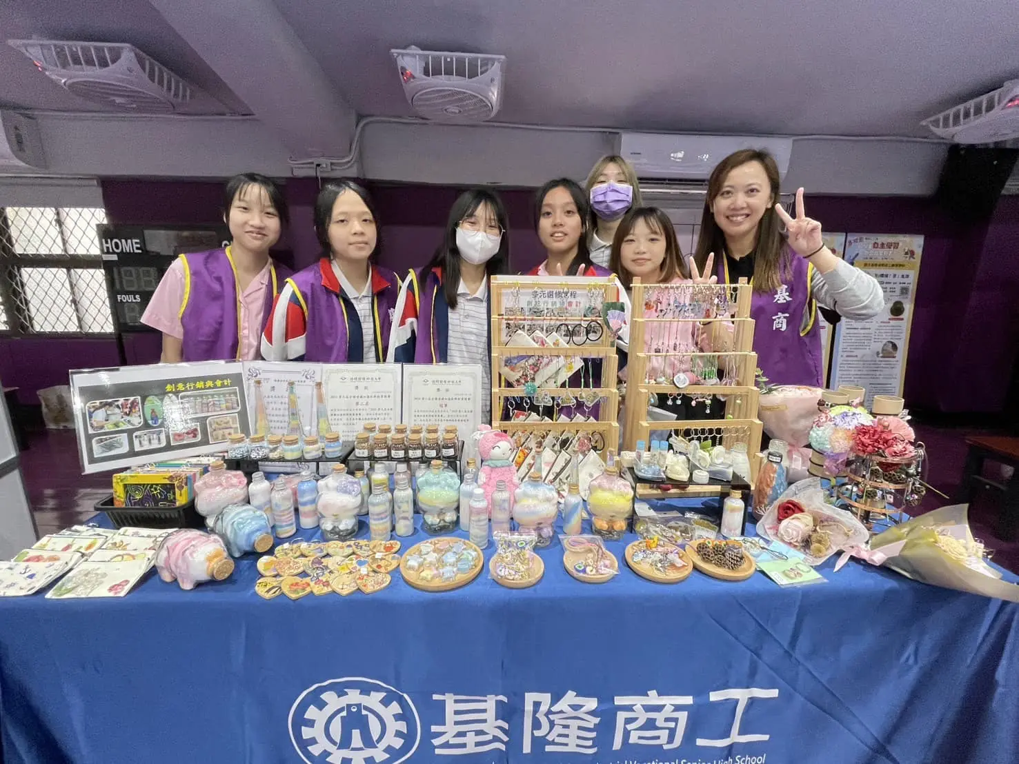 國立基隆商工利用校慶活動展示各科學習成果。