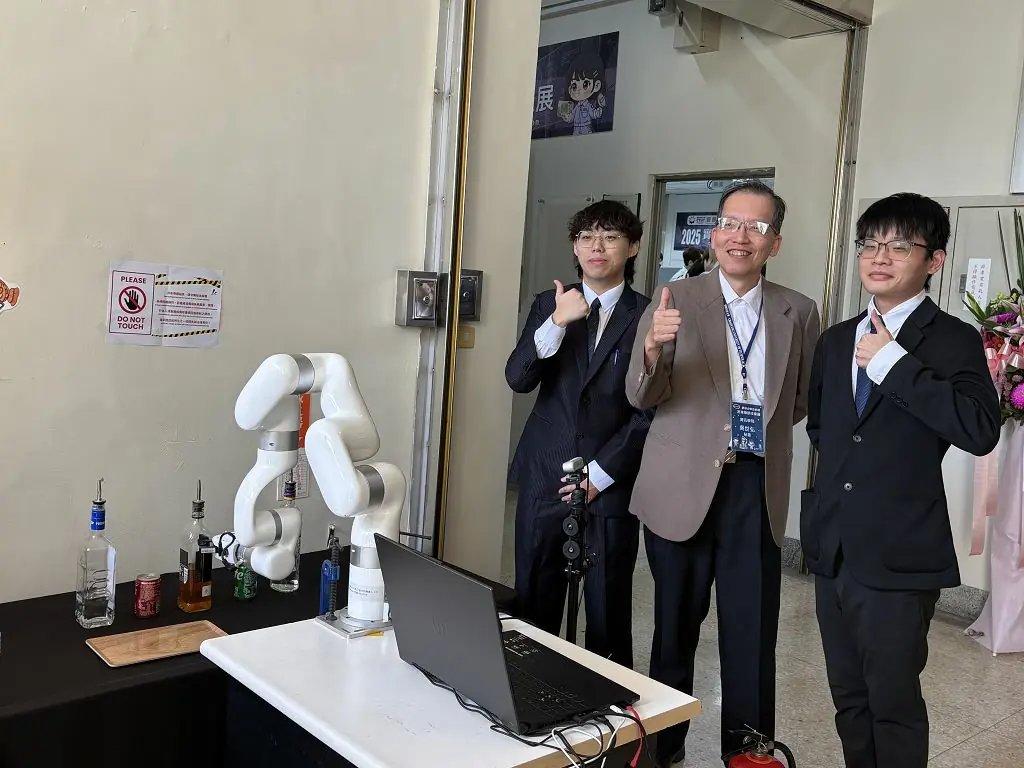 朝陽科大資訊學院畢業展成果亮眼 AI跨域智慧新世代 2 fd2ca993edfa276