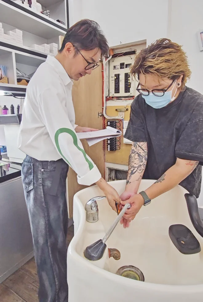 蘿恩沐髮-夜間美髮榮獲 ISQM國際服務品質認證-法約爾國際認證機構審查委員(左)-審查