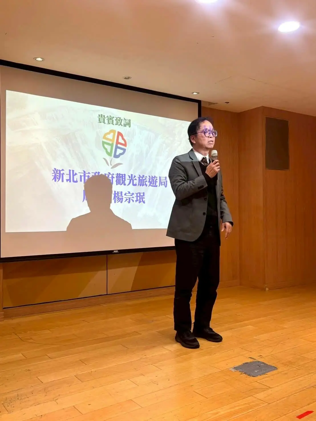 新北市旅宿業服務品質再升級 31家業者獲ISQM國際服務品質認證殊榮 1 新北市旅宿業榮獲ISQM國際服務品質認證-觀光旅遊局局長楊宗珉致詞