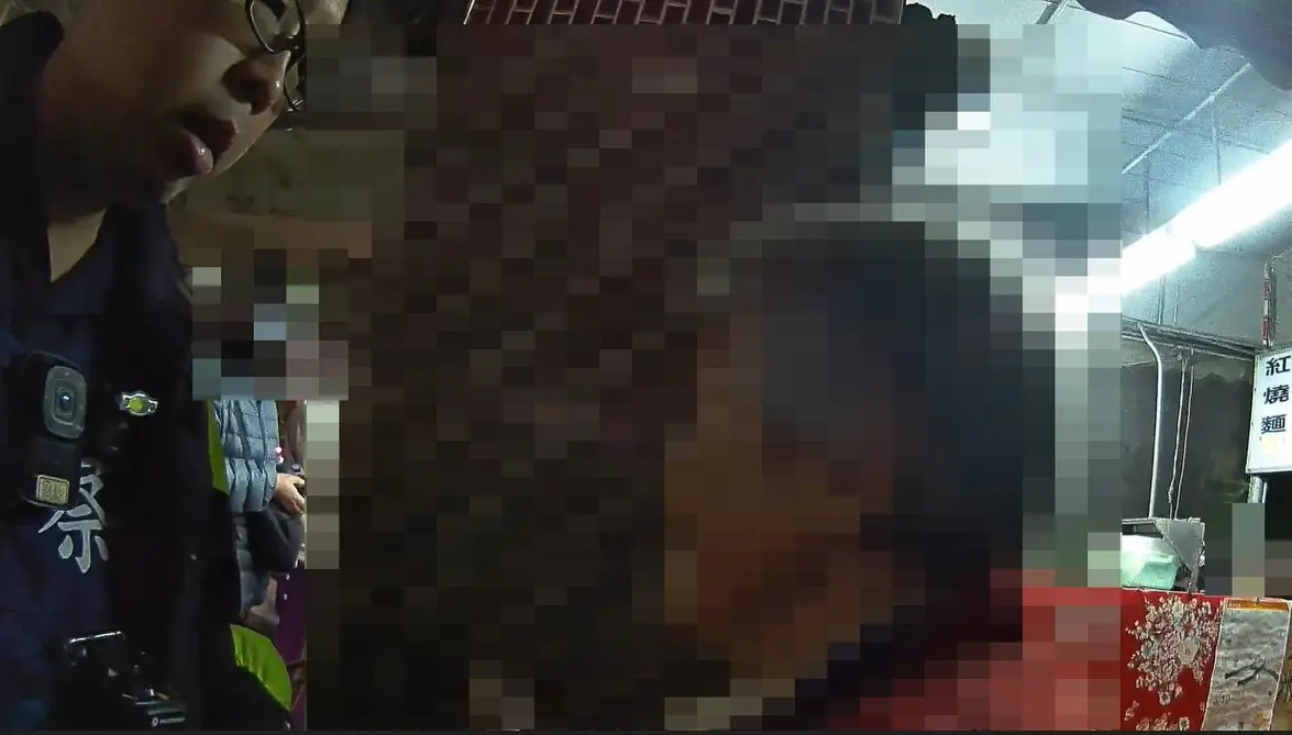 暖警自掏腰包！85 歲迷路老婦深夜平安返家