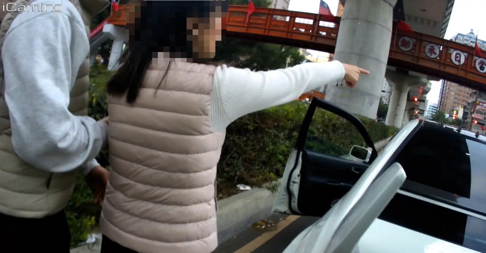 行車突發狀況 警力護航排除故障車安全回家