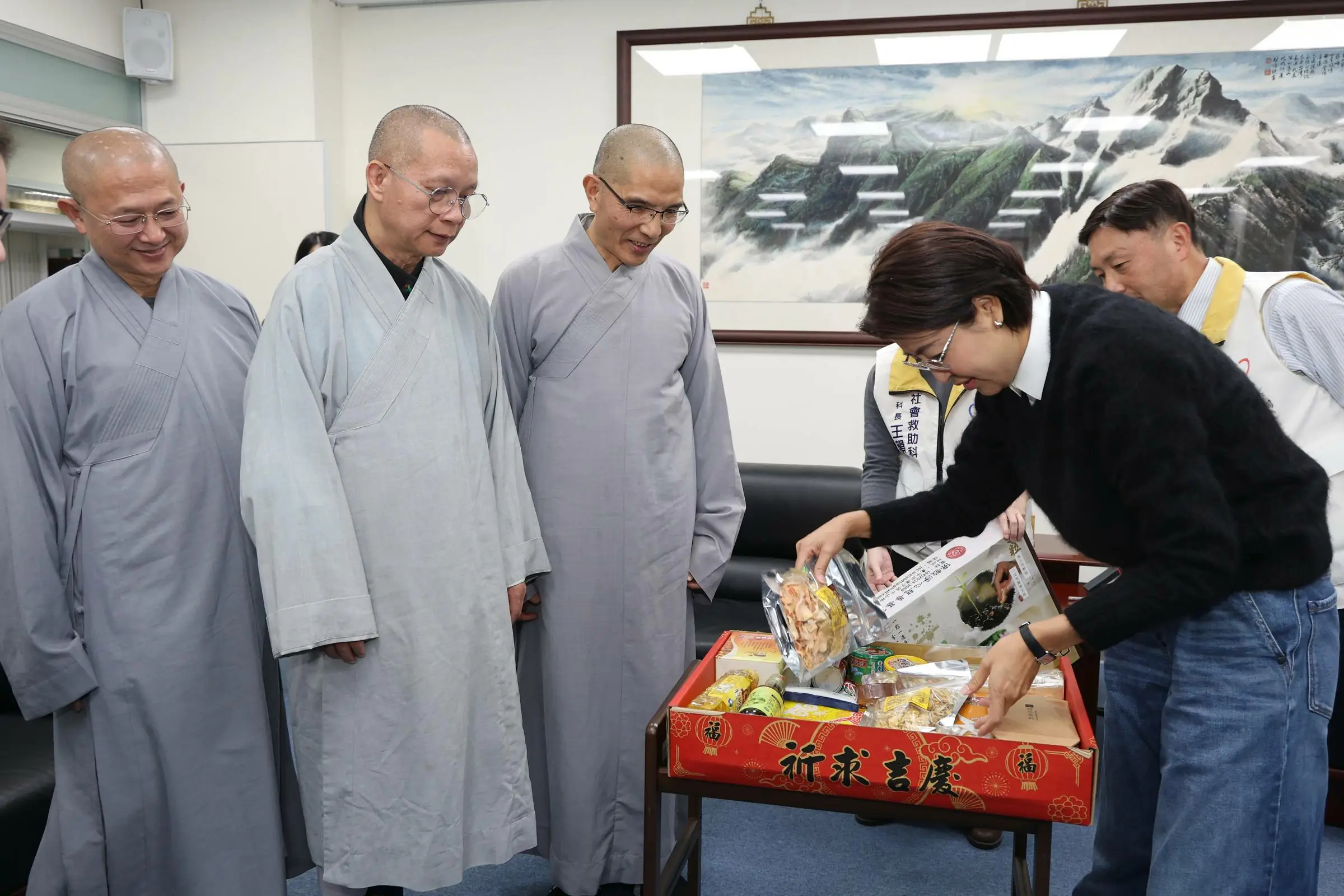 寒冬送暖!靈巖山寺、淨心慈善基金會捐120萬助南投弱勢 4 6f663846ffe56b0