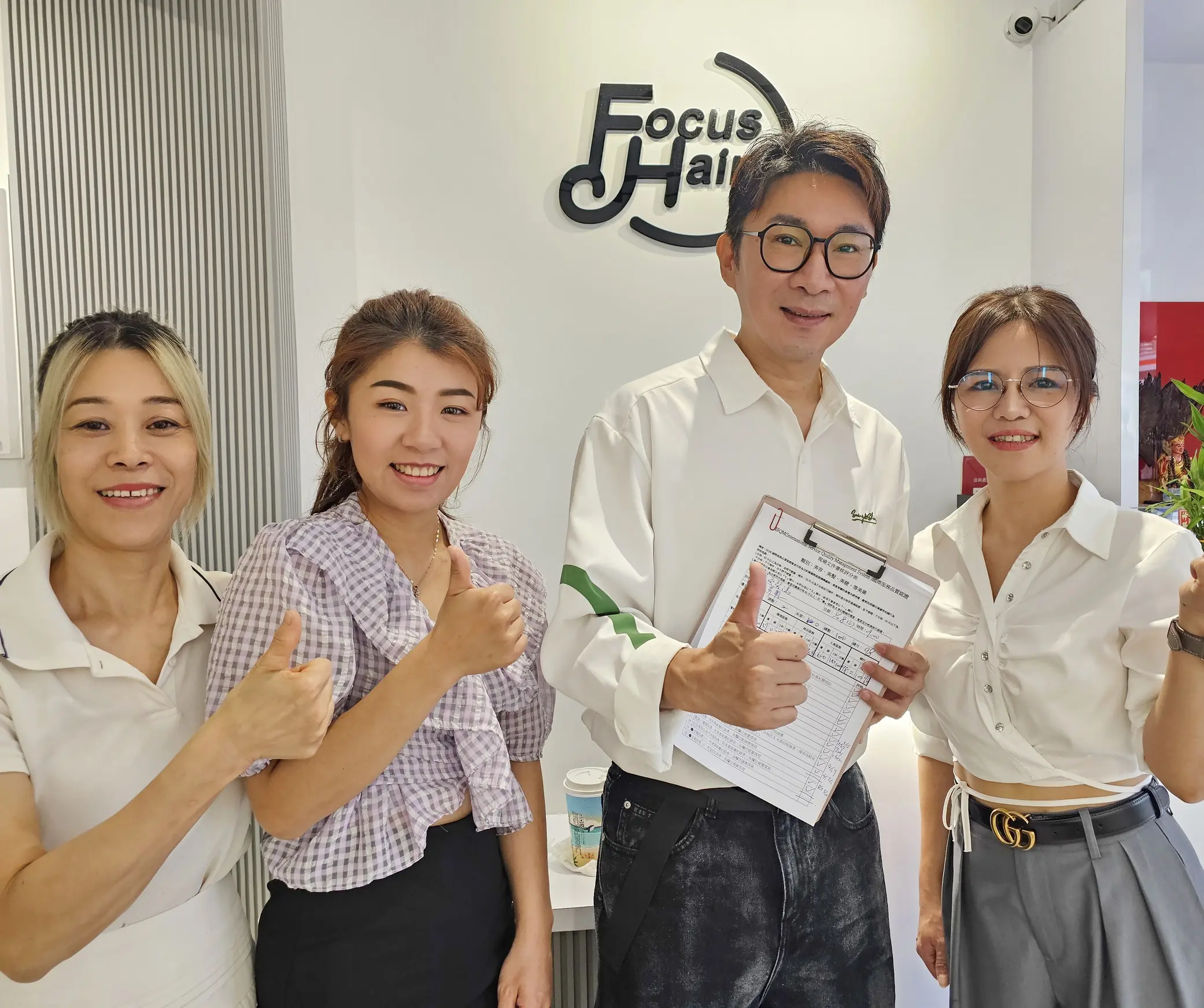 「不是剪頭髮而已」嘉義大林鎮人氣沙龍《焦點•髮漾》如何把服務做到國際認證等級 1 嘉義大林《焦點•髮漾》進行ISQM國際服務品質認證審查